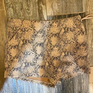 Snakeprint shorts